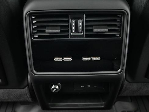 Certified 2025 Porsche Cayenne Turbo AWD/4WD image 8