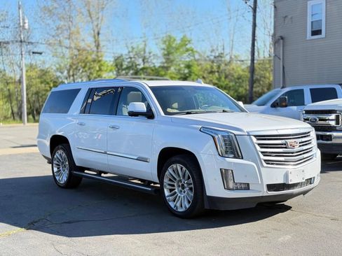 Used 2018 Cadillac Escalade ESV Platinum AWD/4WD image 4