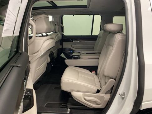 Used 2023 Jeep Grand Wagoneer 4WD image 19