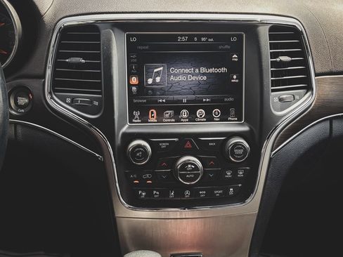 Used 2017 Jeep Grand Cherokee Overland w/ Jeep Active Safety Group AWD/4WD image 15