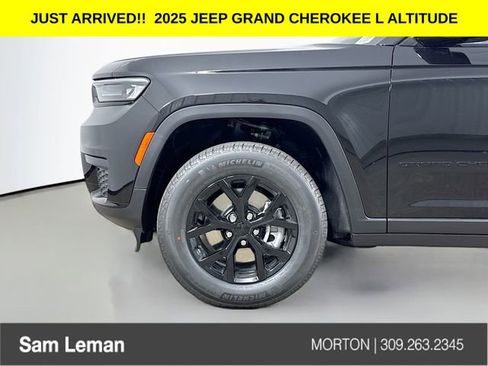 New 2025 Jeep Grand Cherokee L Altitude image 32