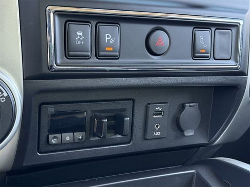 Used 2017 Nissan Titan PRO-4X image 23