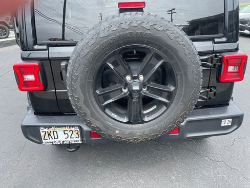 Used 2023 Jeep Wrangler Unlimited Sahara AWD/4WD image 25