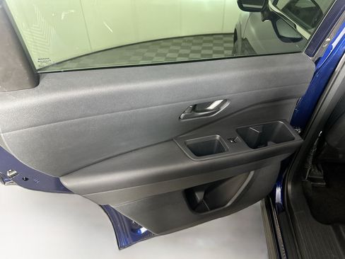 Used 2025 Nissan Pathfinder SV AWD/4WD image 26