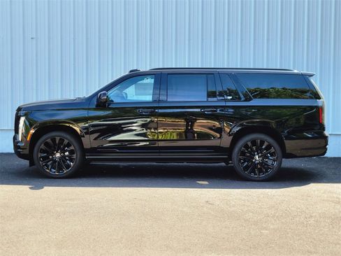 Used 2025 Cadillac Escalade ESV Sport Platinum w/ LPO, ONYX Package image 6