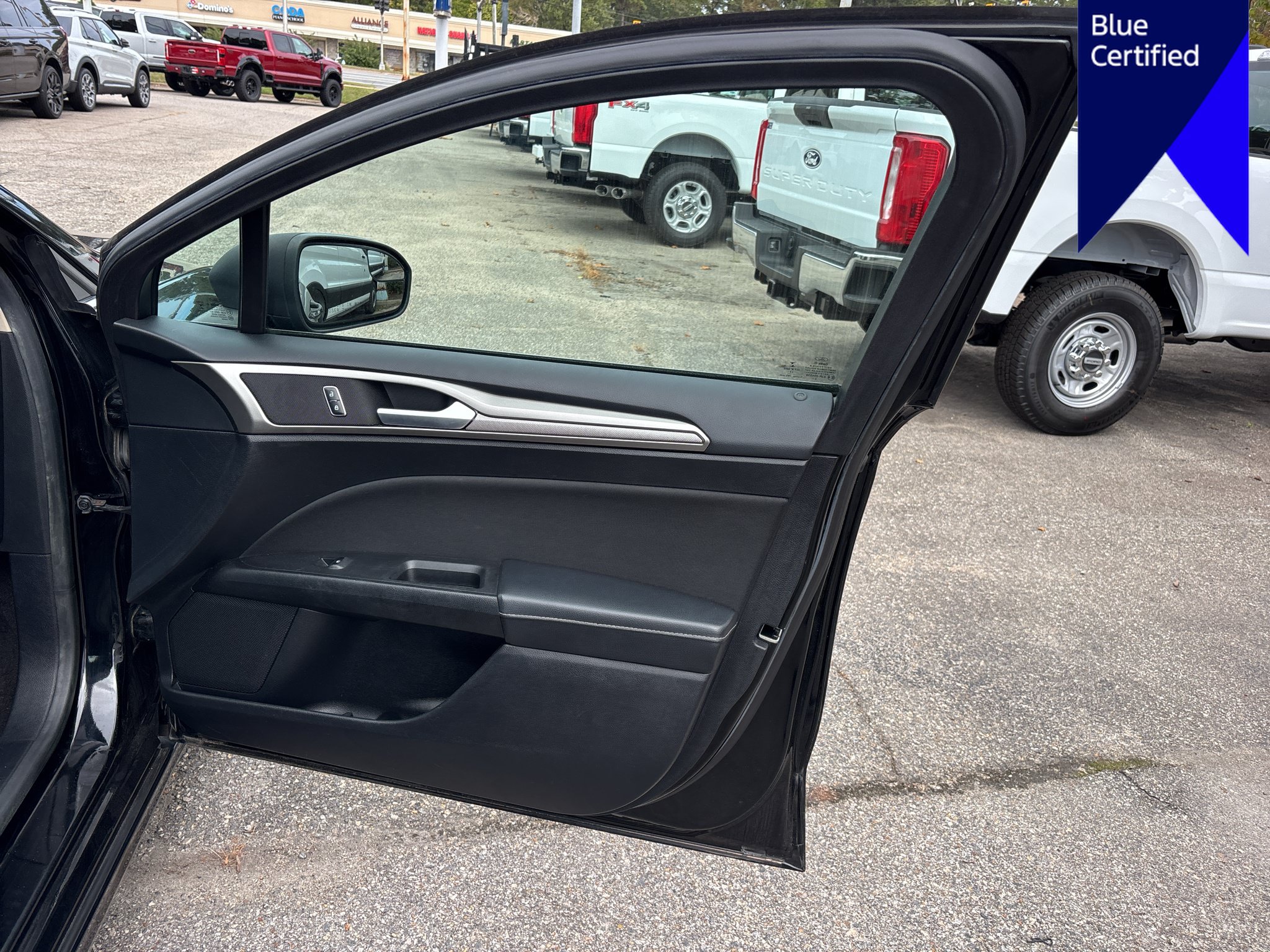 Used 2018 Ford Fusion SE w/ Fusion SE Technology Package FWD image 4