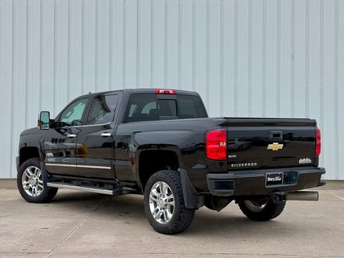 Used 2015 Chevrolet Silverado 2500 High Country w/ Duramax Plus Package AWD/4WD image 4