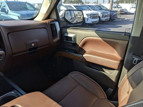 Used 2018 Chevrolet Silverado 1500 High Country image 17