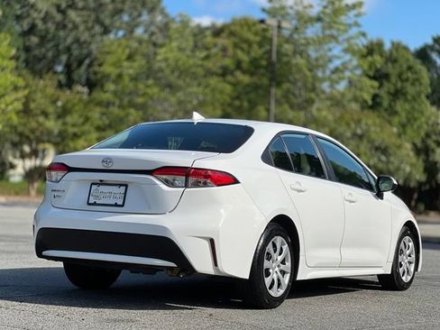 Used 2021 Toyota Corolla LE FWD image 5