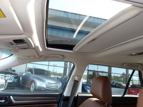 Used 2018 Subaru Outback 2.5i Touring AWD/4WD image 13