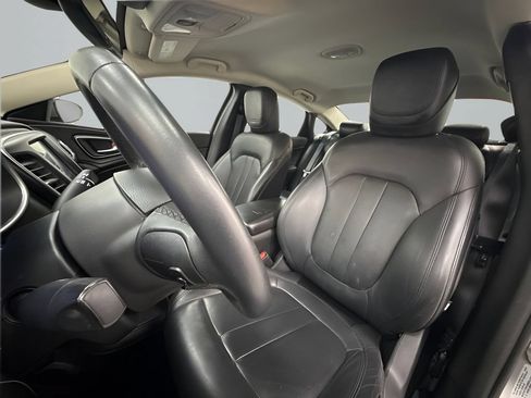 Used 2017 Chrysler 200 Limited Platinum FWD image 10