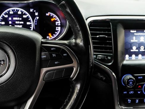 Used 2021 Jeep Grand Cherokee Laredo image 33