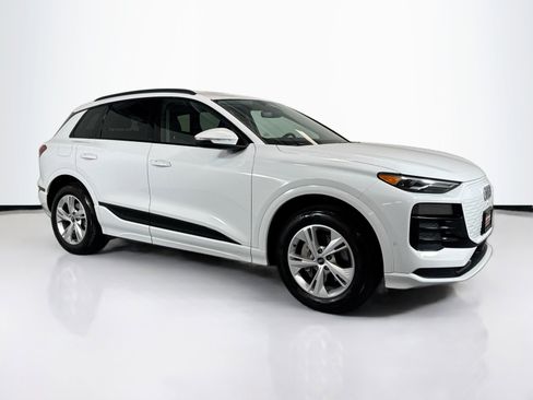 Used 2025 Audi Q6 e-tron Premium w/ Convenience Package image 3