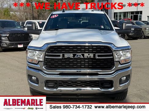 Used 2024 RAM 2500 Big Horn w/ Bed Utility Group image 9