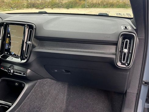 Used 2021 Volvo XC40 T5 R-Design w/ Climate Package image 16