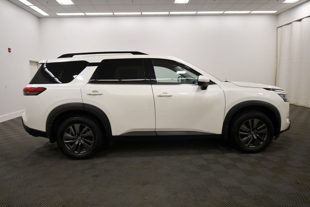 Used 2022 Nissan Pathfinder SV w/ SV Premium Package AWD/4WD image 9