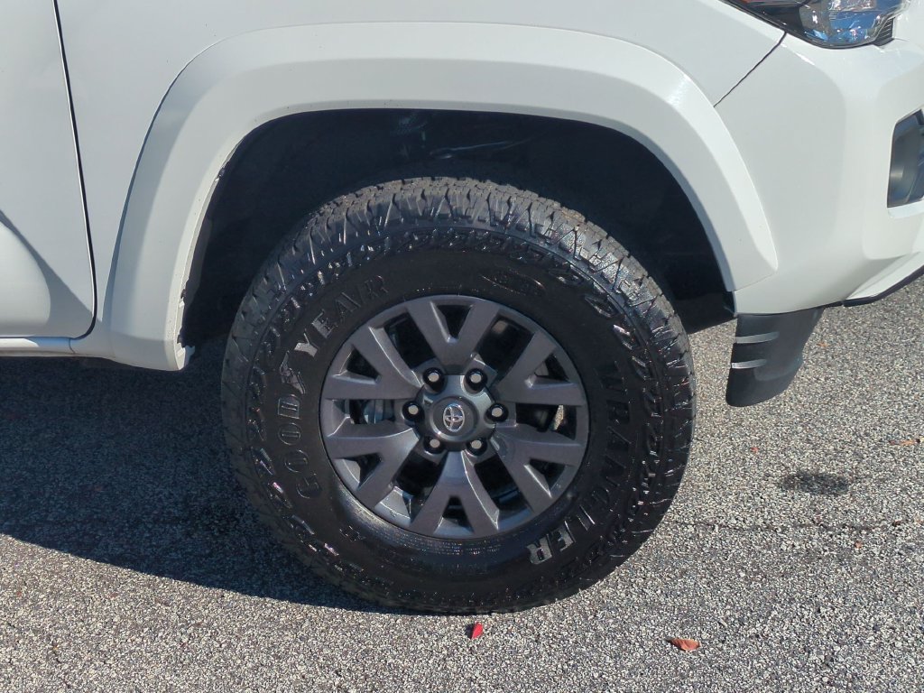 Used 2023 Toyota Tacoma SR5 w/ Technology Package RWD image 10