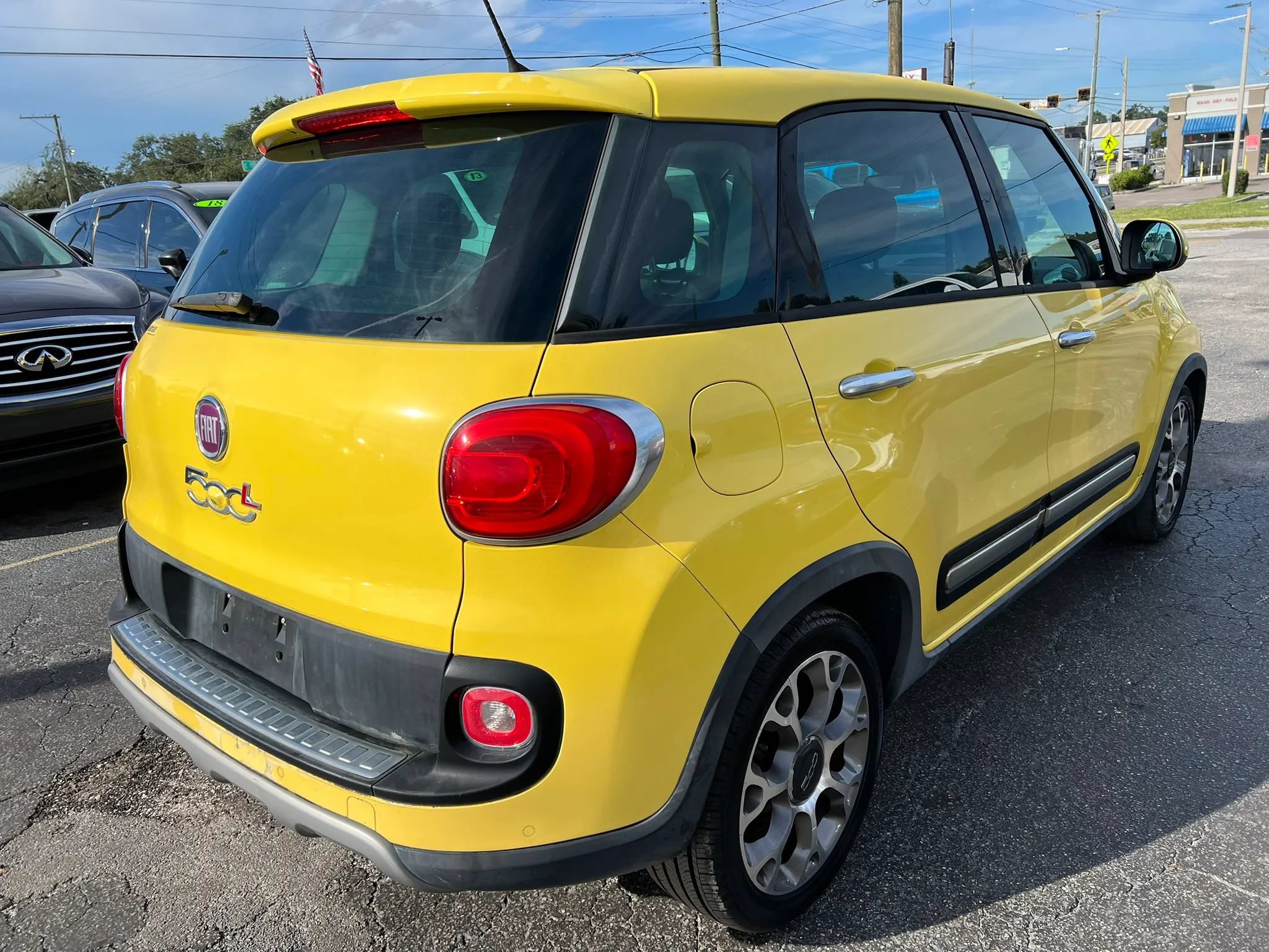 Used 2014 FIAT 500L Trekking w/ Popular Equipment Group FWD image 5