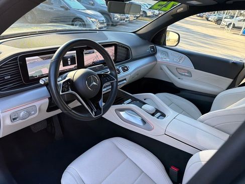 Used 2025 Mercedes-Benz GLS 450 4MATIC image 13