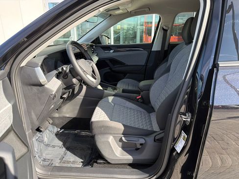 Used 2025 Volkswagen Tiguan S image 11