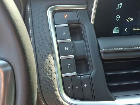 Used 2023 Chevrolet Tahoe Premier AWD/4WD image 15