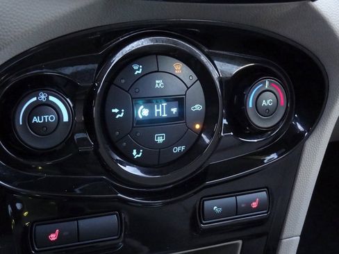 Used 2015 Ford Fiesta Titanium image 29