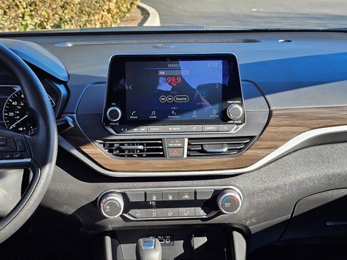 Used 2024 Nissan Altima 2.5 SV image 22