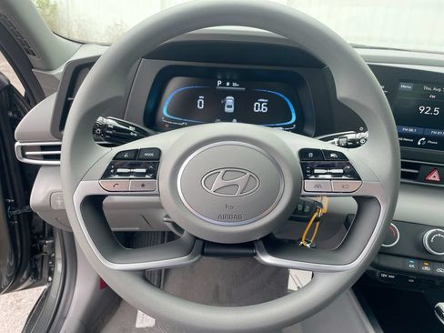 Certified 2025 Hyundai Elantra SE FWD image 41