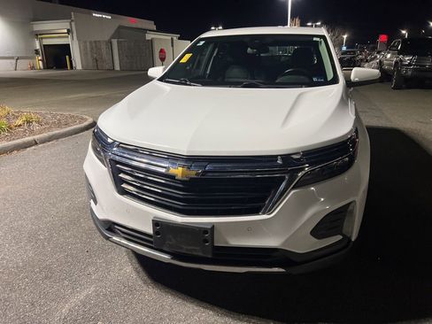 Used 2023 Chevrolet Equinox LT image 2