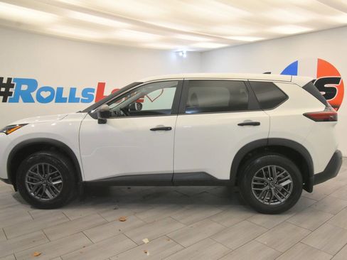 Used 2023 Nissan Rogue S image 2