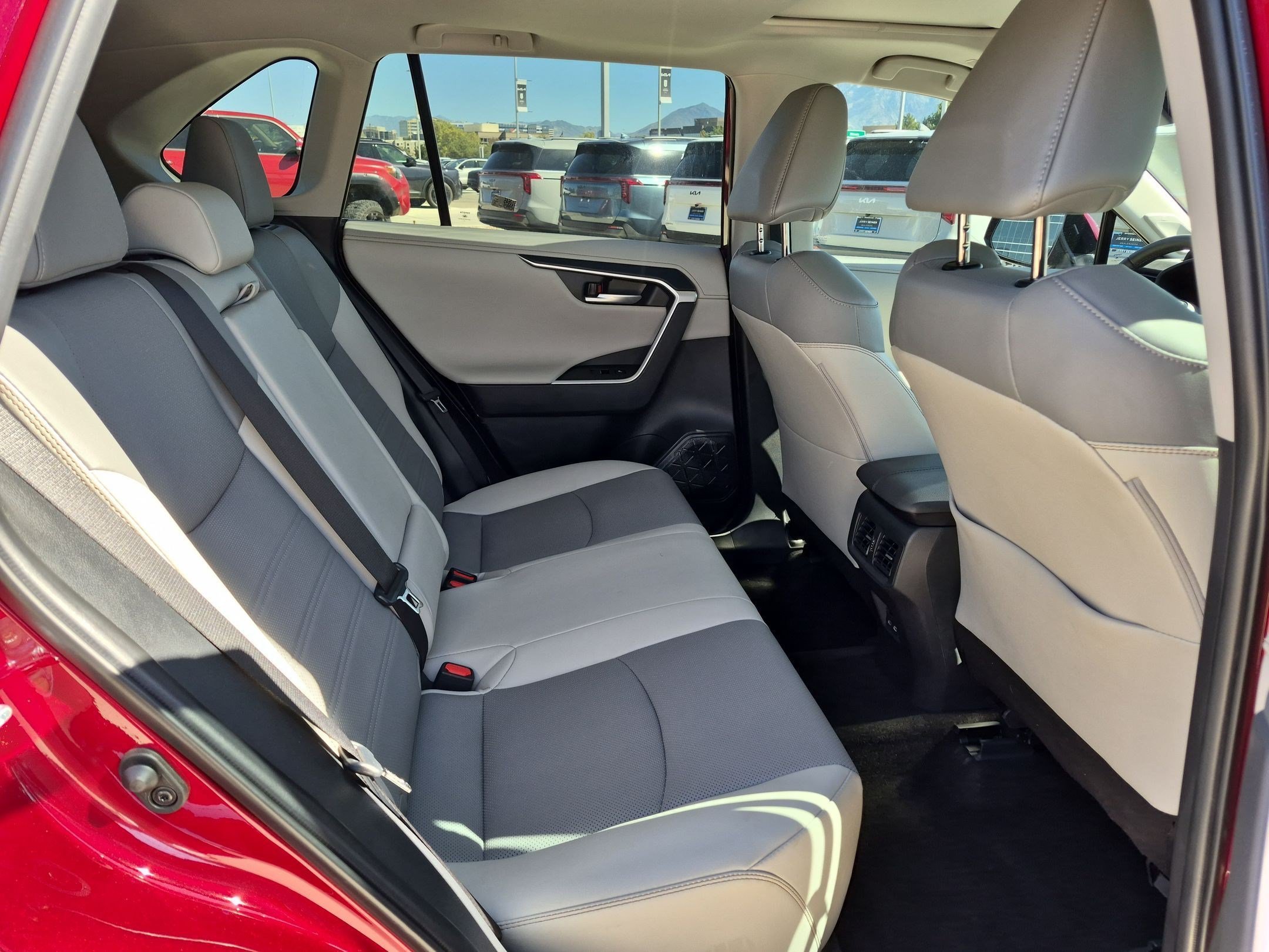 Used 2025 Toyota RAV4 Limited w/ Advanced Technology Package AWD/4WD image 28