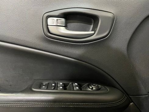 Used 2019 Jeep Compass Latitude AWD/4WD image 12