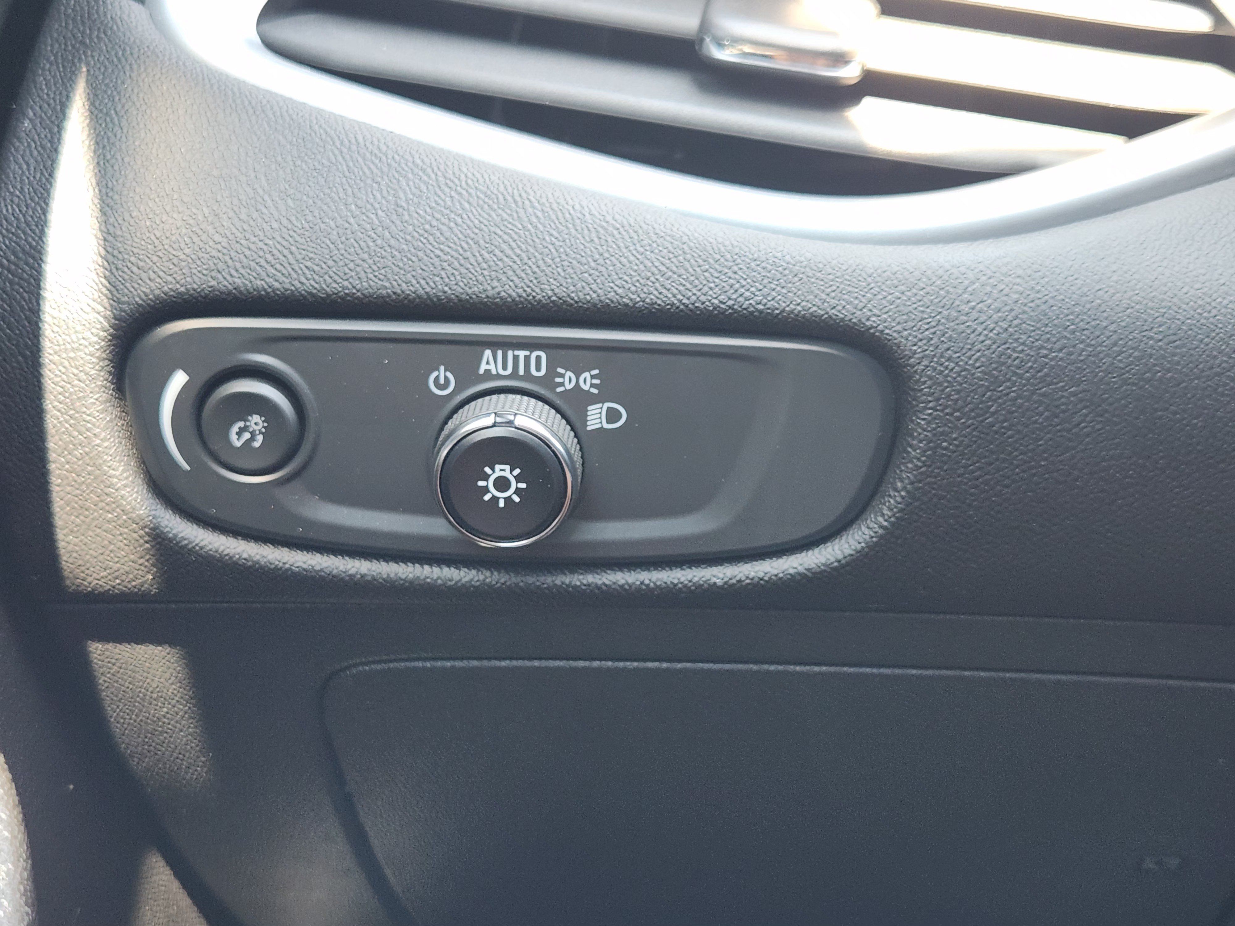 Used 2023 Chevrolet Malibu LT FWD image 23