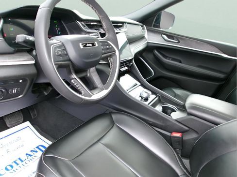 Used 2024 Jeep Grand Cherokee Limited 4xe image 12