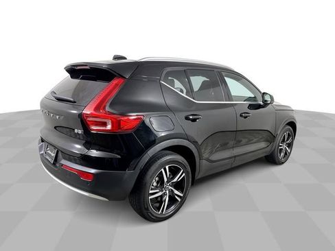 Used 2023 Volvo XC40 B5 Plus AWD/4WD image 8