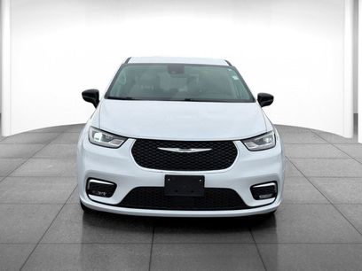 Used 2024 Chrysler Pacifica Touring-L