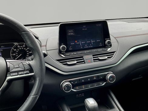 Used 2019 Nissan Altima 2.5 SR w/ SR Premium Package image 11