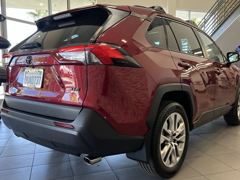 Used 2025 Toyota RAV4 XLE Premium FWD image 5