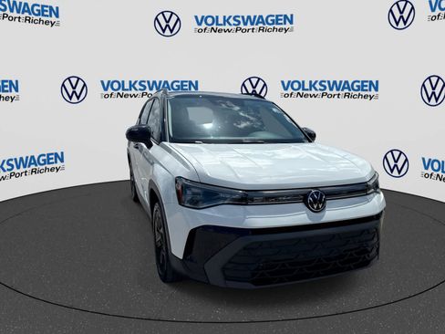 Used 2025 Volkswagen Taos SE FWD image 16