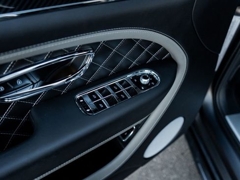 Used 2023 Bentley Bentayga Speed image 25