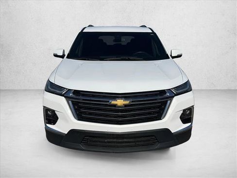 Used 2023 Chevrolet Traverse LT image 2