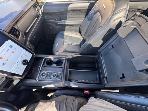 Used 2022 Ford Expedition Platinum AWD/4WD image 22