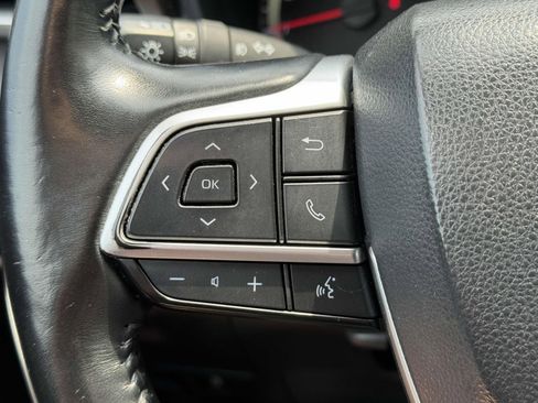 Used 2022 Toyota Highlander LE image 19