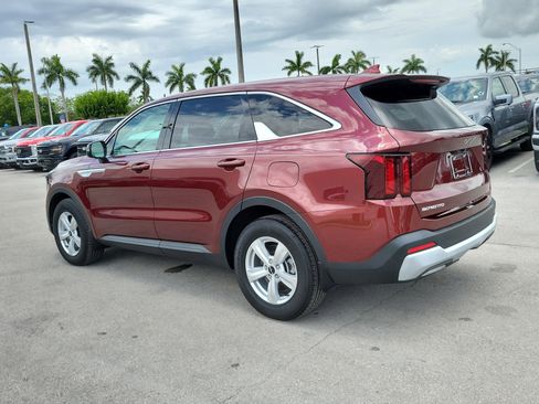 Used 2024 Kia Sorento LX FWD image 7