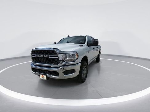 Used 2024 RAM 2500 Tradesman w/ Chrome Appearance Group image 4