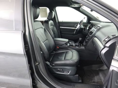 Certified 2018 Ford Explorer XLT w/ Equipment Group 202A image 41