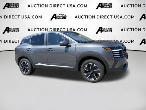 Used 2025 Nissan Kicks SV AWD/4WD image 3