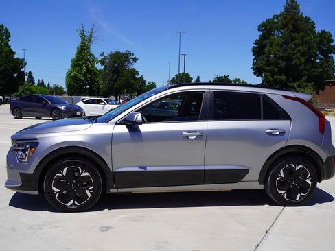 Used 2023 Kia Niro Wave FWD image 3