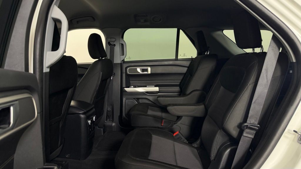 Used 2023 Ford Explorer XLT AWD/4WD image 27