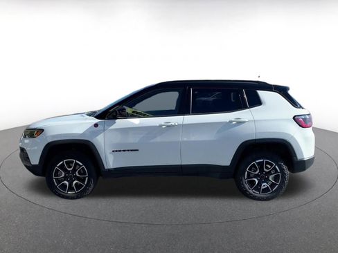 Used 2025 Jeep Compass Trailhawk image 9